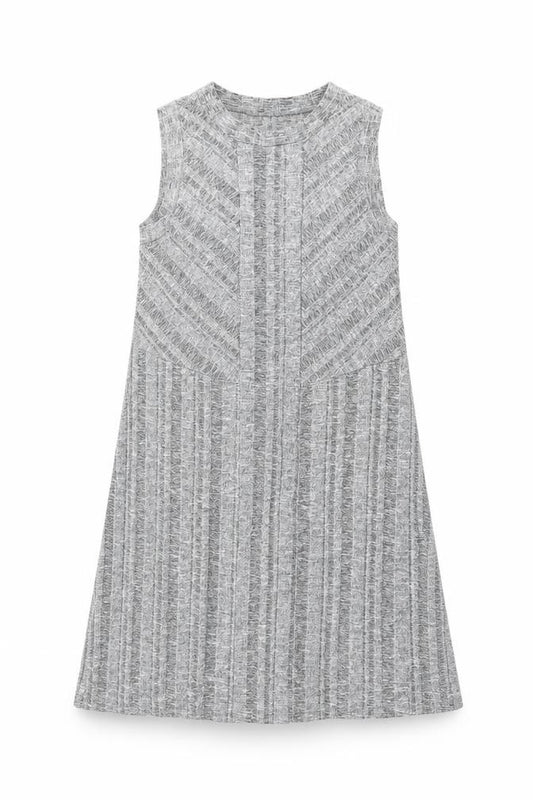 Front view of Gap women’s grey rayon shift, size M, round neck pullover