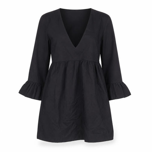 Front view of Boohoo women’s black polyester a-line, size UK 4, v-neck pullover