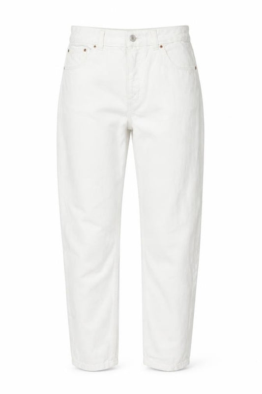 Front view of Topshop women’s white cotton mom jeans, size UK 28, in, 30-inch leg regular button