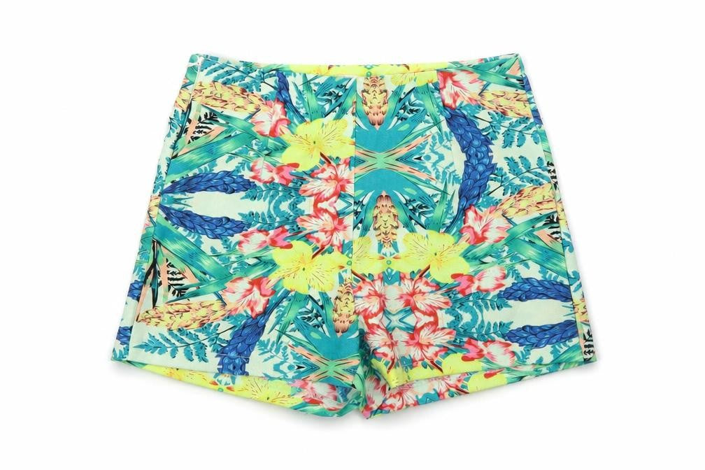 Front view of Vera&Lucy women’s multicoloured floral polyester mom shorts, size S, regular zip