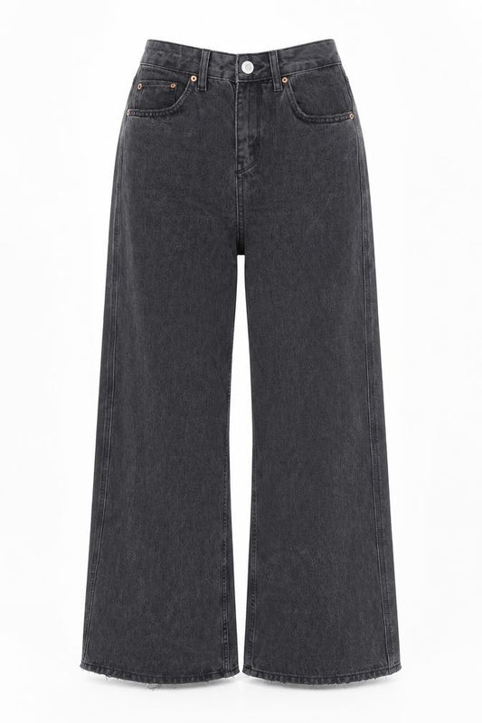 Front view of BDG women’s grey cotton straight jeans, size UK 26, in, 32-inch leg regular zip
