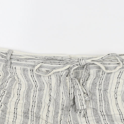 Marks and Spencer Womens Ivory Striped Linen Basic Shorts Size 24 Regular Zip