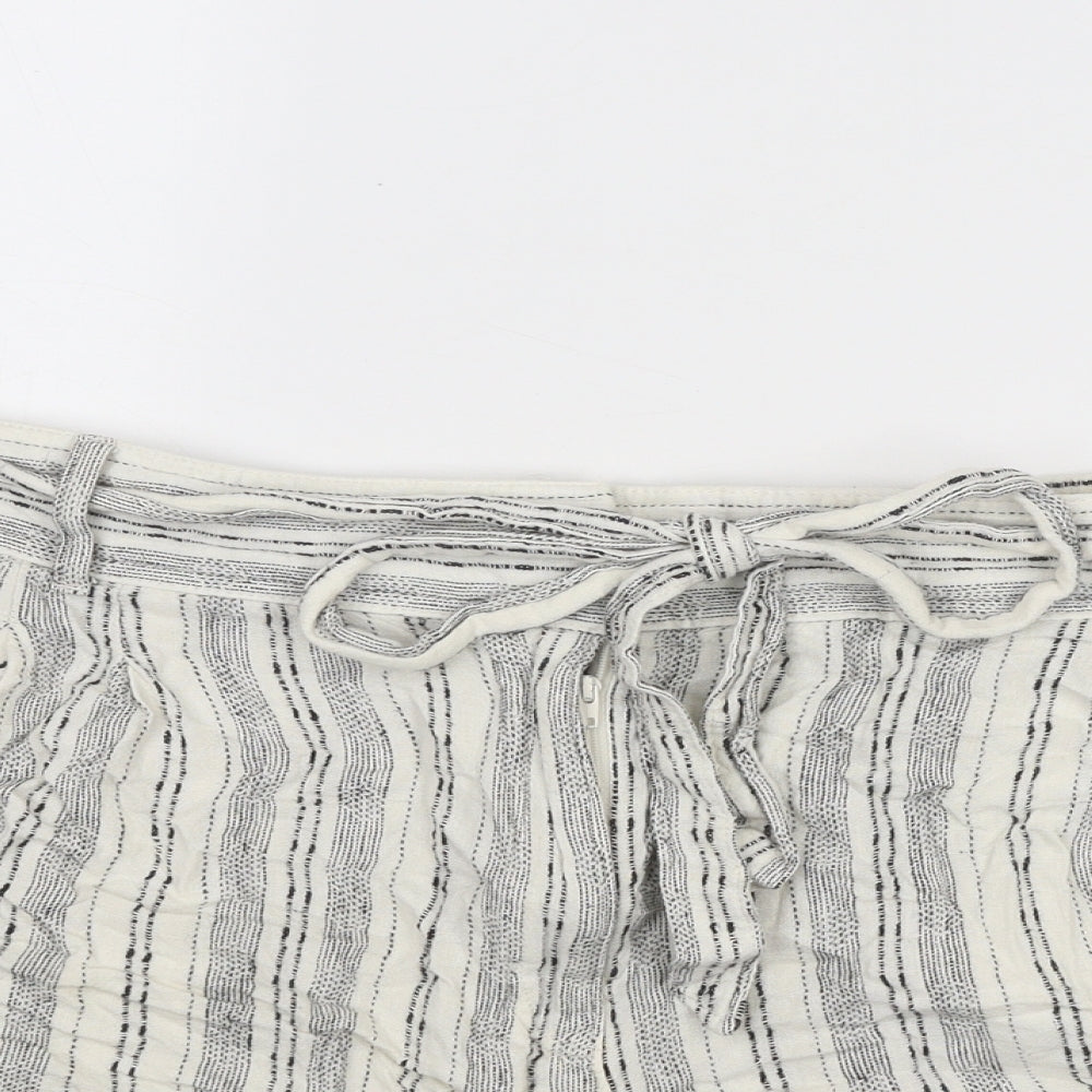 Marks and Spencer Womens Ivory Striped Linen Basic Shorts Size 24 Regular Zip