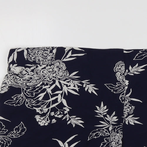 Marks and Spencer Womens Blue Floral Viscose Basic Shorts Size 18 L6 in Regular Button