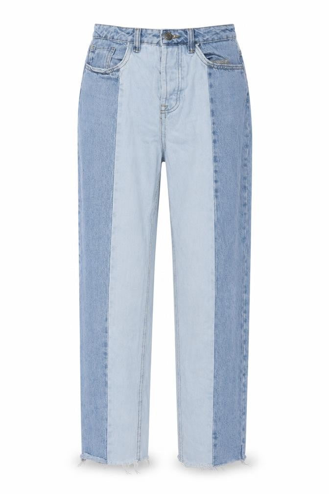 Front view of Stradivarius women’s blue cotton straight jeans, size UK 8, regular zip