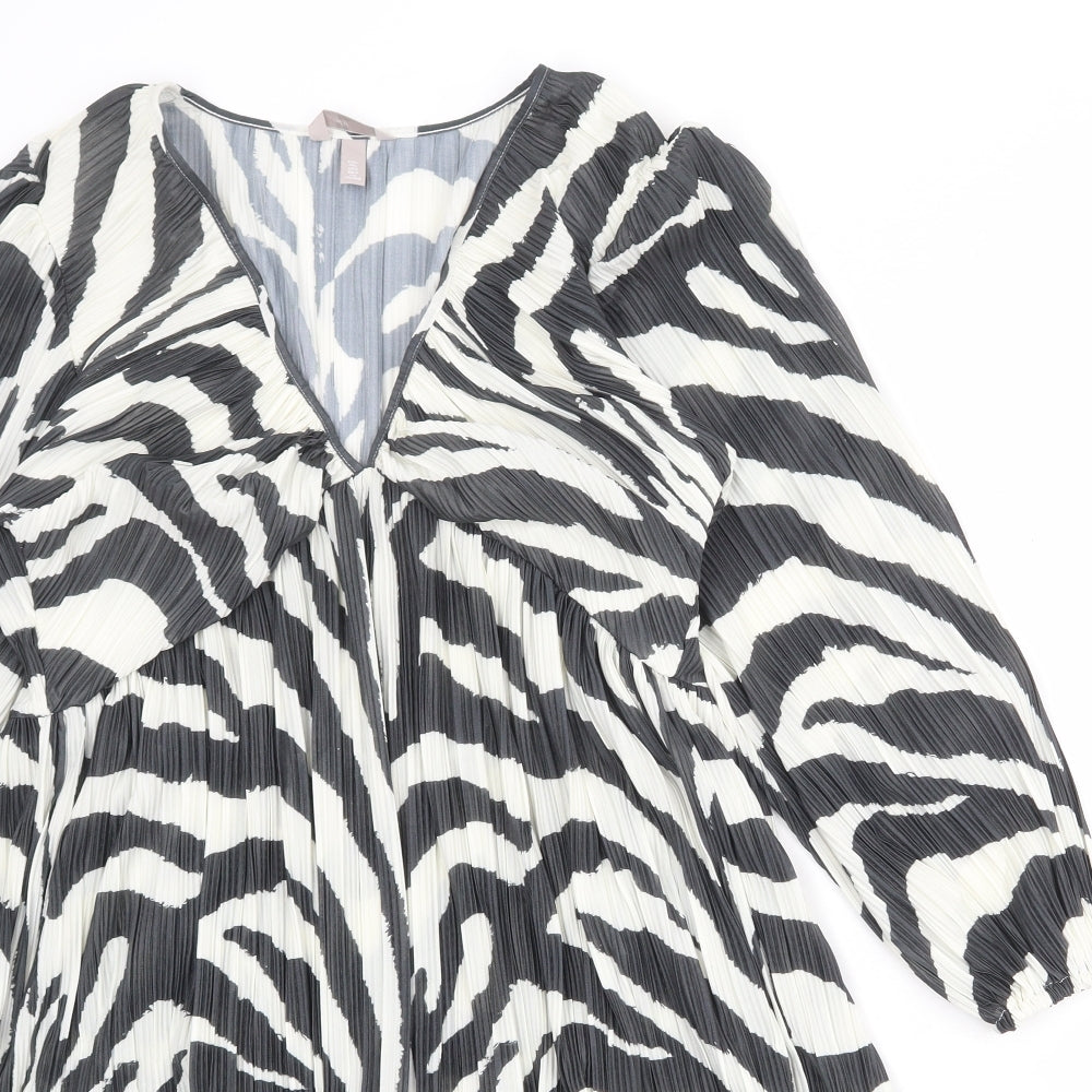 H&M Womens White Animal Print Polyester Trapeze & Swing Size L V-Neck Pullover - Zebra pattern