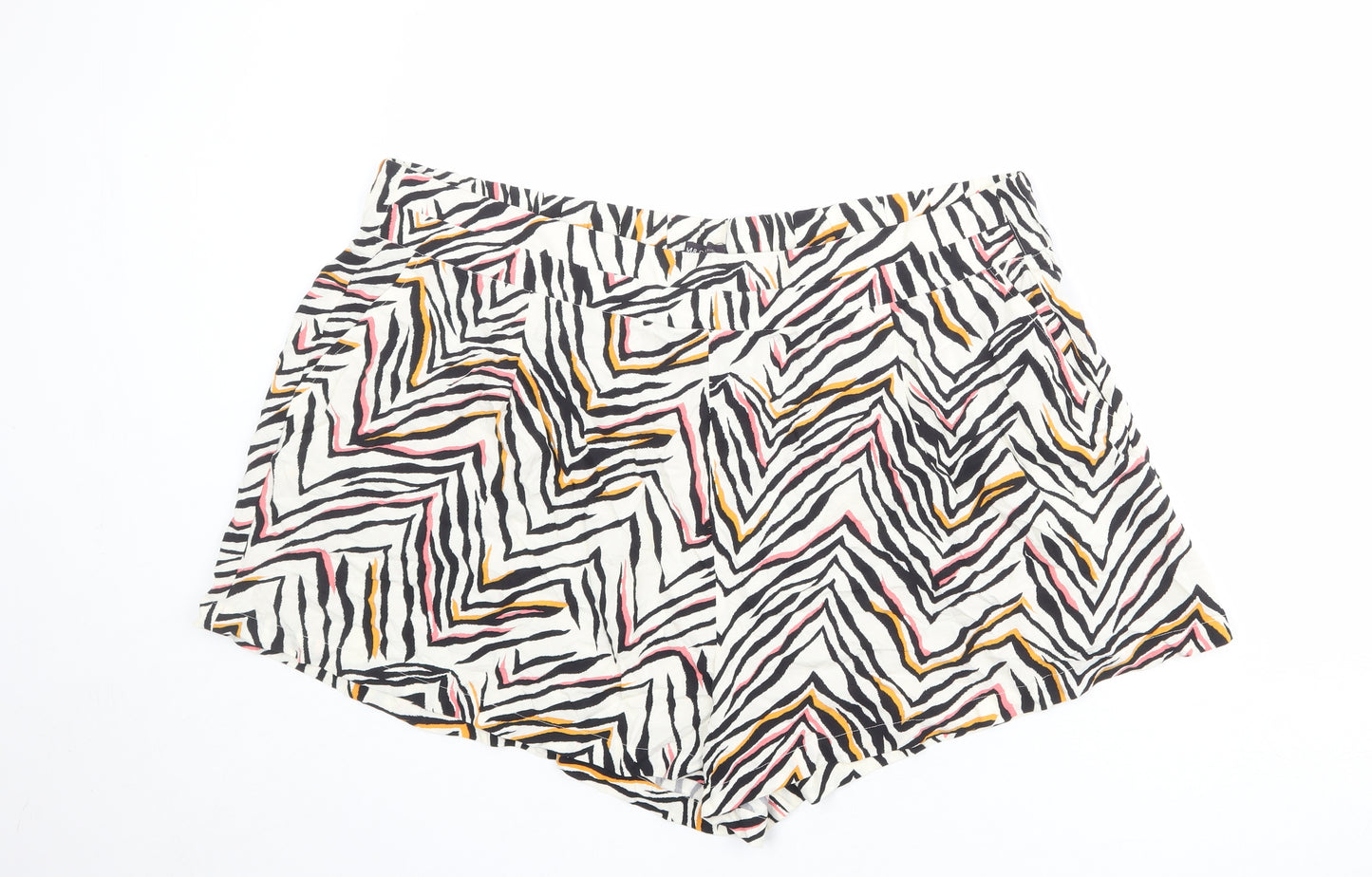 Marks and Spencer Womens Ivory Animal Print Viscose Basic Shorts Size 24 L3 in Regular Pull On