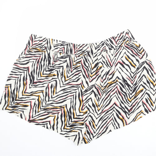 Marks and Spencer Womens Ivory Animal Print Viscose Basic Shorts Size 24 L3 in Regular Pull On