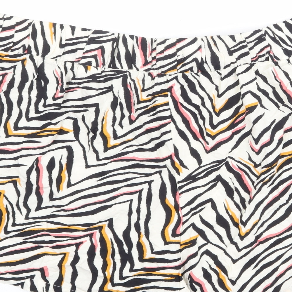 Marks and Spencer Womens Ivory Animal Print Viscose Basic Shorts Size 24 L3 in Regular Pull On