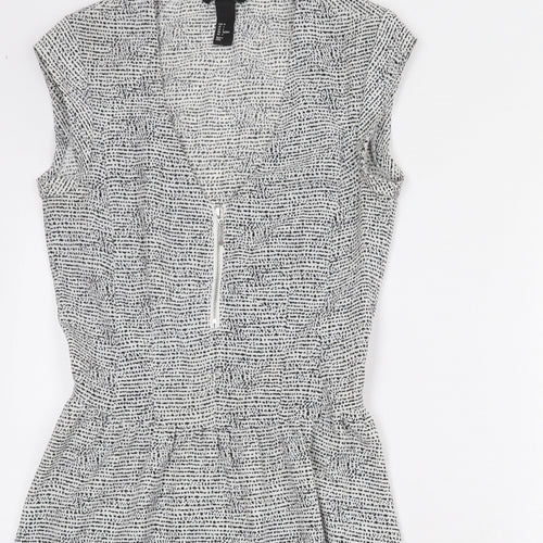 H&M Womens White Geometric Polyester Fit & Flare Size 8 V-Neck Zip