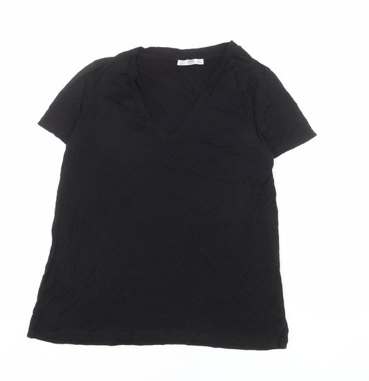 Front view of Zara women’s black polyester basic t-shirt, size M, round neck
