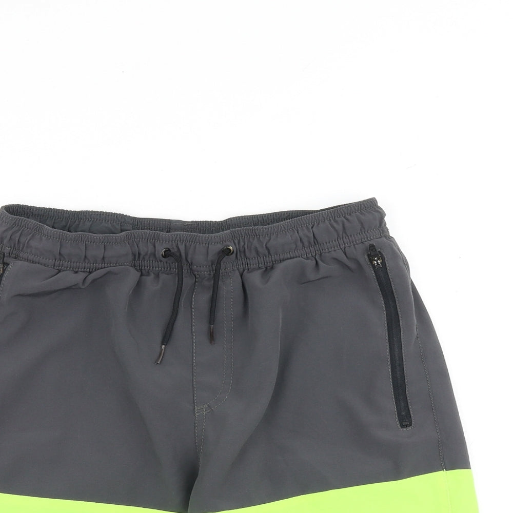 Gap Boys Grey Colourblock Polyester Sweat Shorts Size 13-14 Years L9 in Regular Drawstring - Swim Shorts