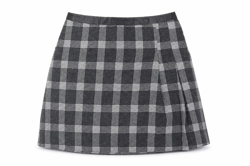 Front view of Oasis women’s black plaid polyester cargo skirt, size UK 10, zip