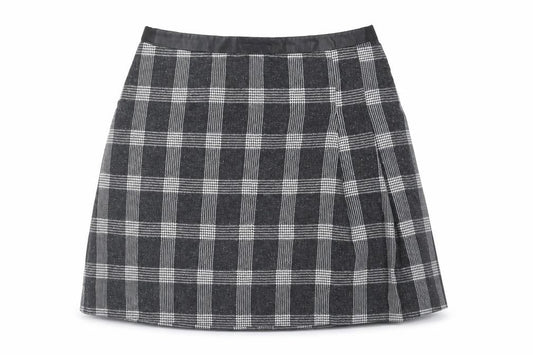 Front view of Oasis women’s black plaid polyester cargo skirt, size UK 10, zip