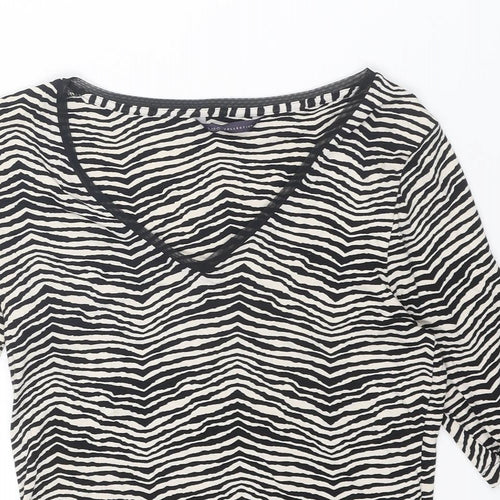 Marks and Spencer Womens Black Animal Print Viscose Basic T-Shirt Size 8 V-Neck - Tiger Print