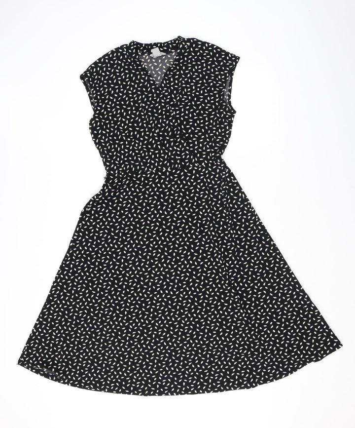 H&M Womens Black Geometric Polyester A-Line Size M V-Neck Pullover
