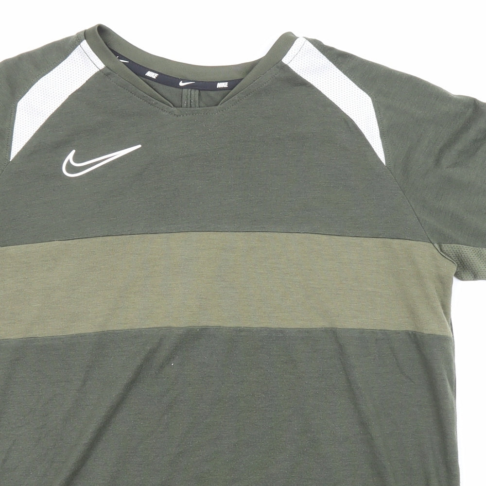 Nike Boys Green Colourblock Polyester Basic T-Shirt Size XL Round Neck Pullover