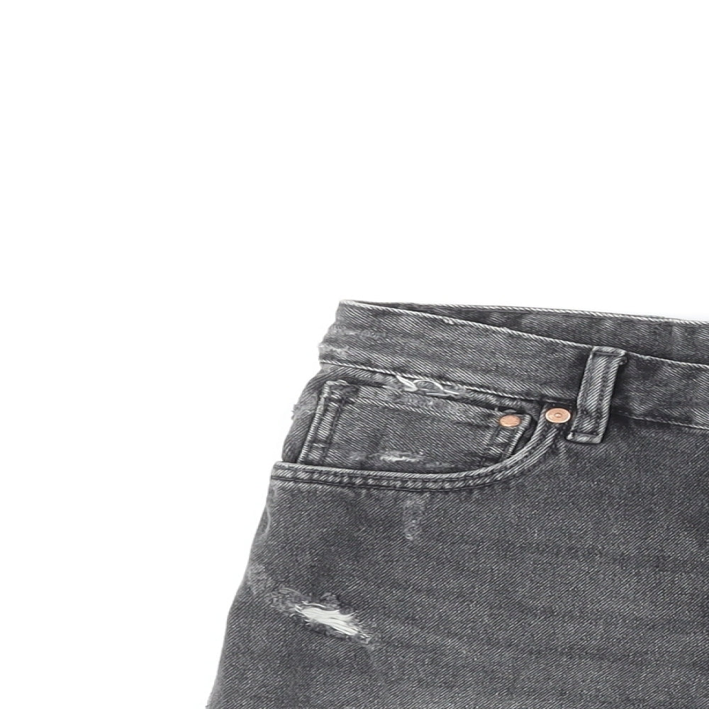 H&M Womens Grey Cotton Boyfriend Shorts Size 8 L4 in Regular Button - Distressed Raw Hems