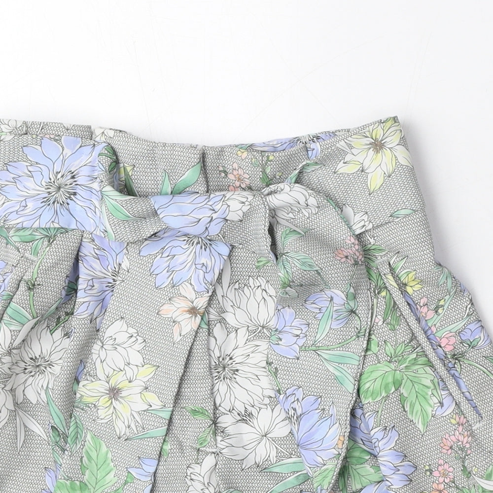 H&M Womens Multicoloured Floral Polyester Basic Shorts Size 4 Regular Zip