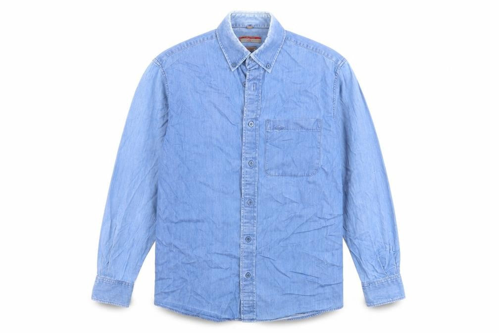 Front view of Lee men’s blue cotton button-up, size 15, collared button