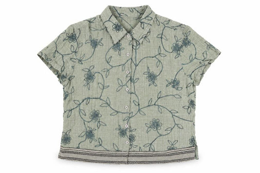 Front view of River Island boys’ green 100% cotton basic button-up, size XL, collared button