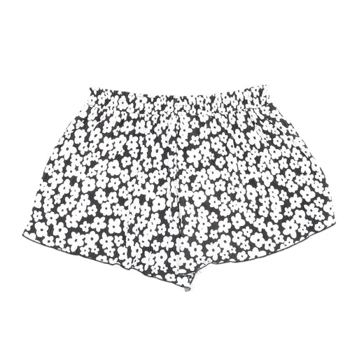 Bershka Womens Black Floral Polyester Basic Shorts Size 14 L3 in Regular Pull On - Pleated Detail