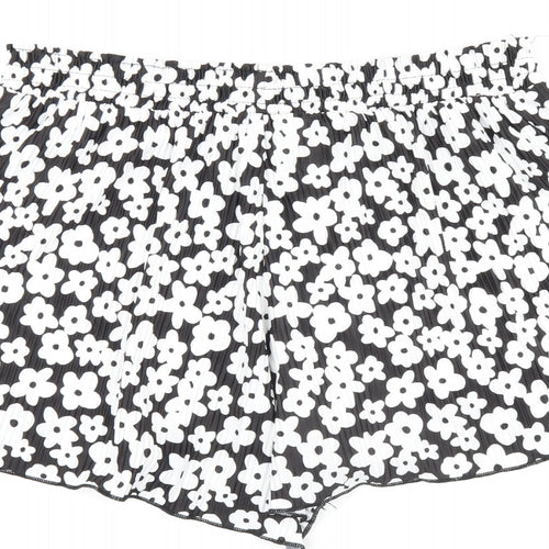 Bershka Womens Black Floral Polyester Basic Shorts Size 14 L3 in Regular Pull On - Pleated Detail