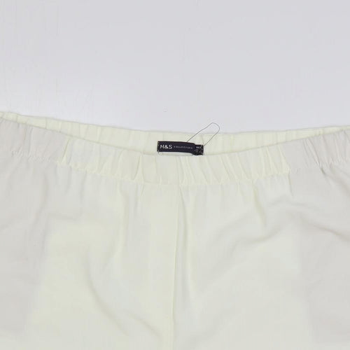 Marks and Spencer Womens Ivory Polyester Basic Shorts Size 24 L5 in Regular - Elastic Waist