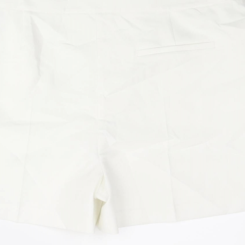 Marks and Spencer Womens White Polyester Basic Shorts Size 18 L5 in Regular Zip