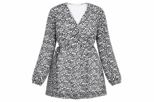 Front view of VILA women’s black geometric polyester a-line, size UK 14, v-neck pullover