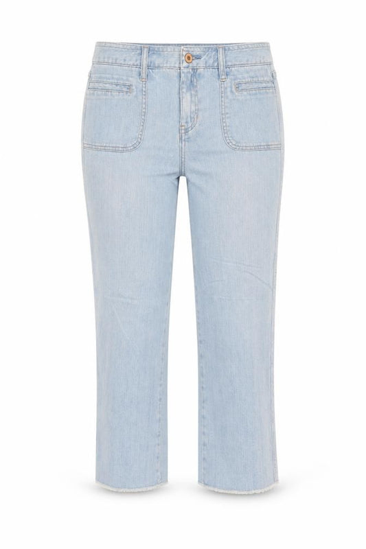 Front view of Gap women’s blue cotton cropped jeans, size UK 32, in, 25-inch leg regular zip