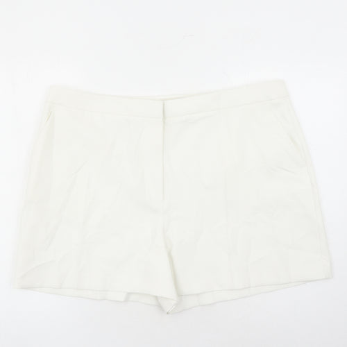 Marks and Spencer Womens White Polyester Bermuda Shorts Size 22 L4 in Regular Zip - England Football Three Lions Pockets