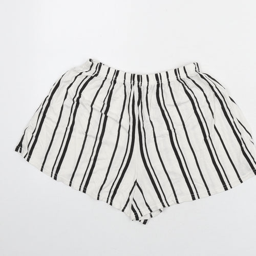 Nasty Gal Womens White Striped Vinyl Basic Shorts Size 6 Regular Pull On