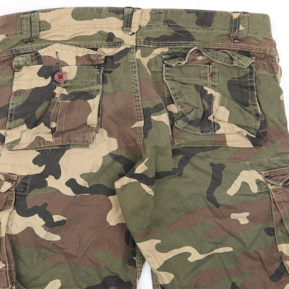 Criminal Damage Mens Green Camouflage Cotton Bermuda Shorts Size 32 in L12 in Regular Zip - Pockets