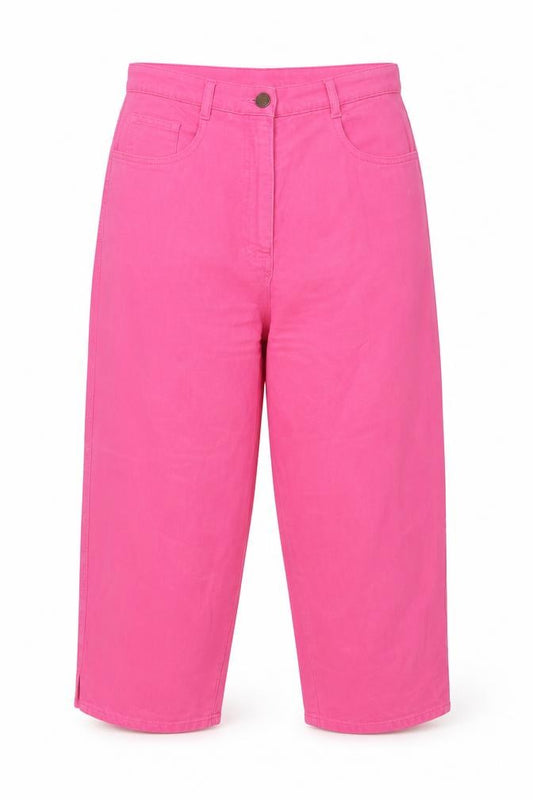 Front view of Influence women’s pink cotton capri jeans, size M, 20-inch leg regular zip - pockets