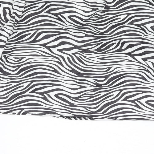 Wednesday's Girl Womens White Animal Print Polyester Basic T-Shirt Size M Round Neck - Zebra, Cropped