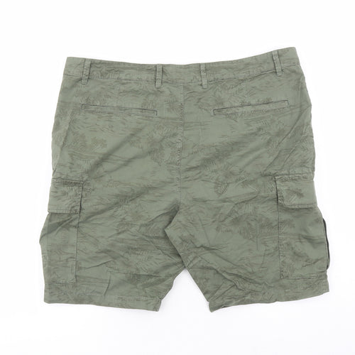 Marks and Spencer Mens Green Geometric Cotton Cargo Shorts Size 40 in L10 in Regular Zip - Pockets
