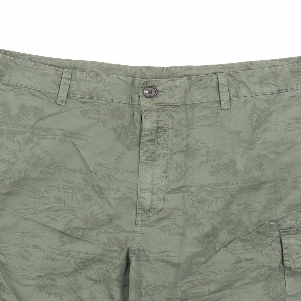Marks and Spencer Mens Green Geometric Cotton Cargo Shorts Size 40 in L10 in Regular Zip - Pockets