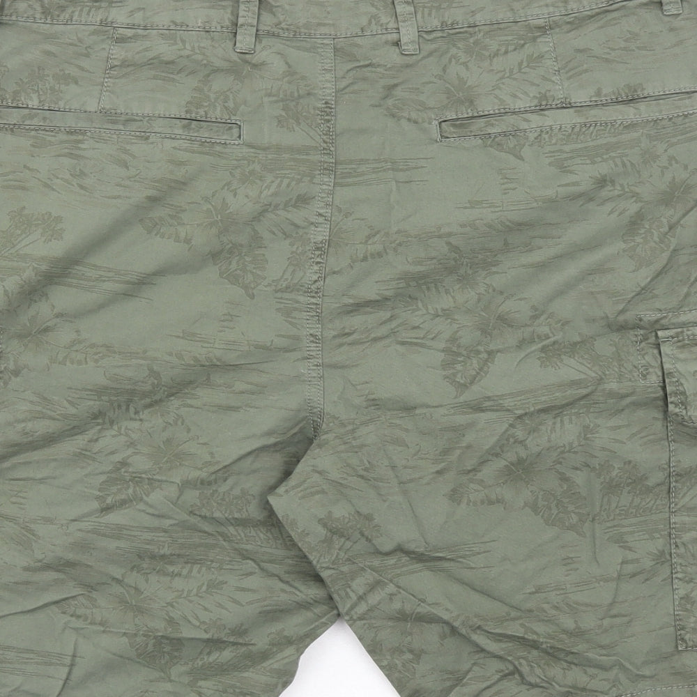 Marks and Spencer Mens Green Geometric Cotton Cargo Shorts Size 40 in L10 in Regular Zip - Pockets