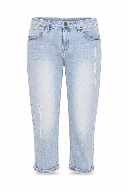 Front view of Max Jeans women’s blue cotton capri jeans, size UK 32, in, 22-inch leg regular zip