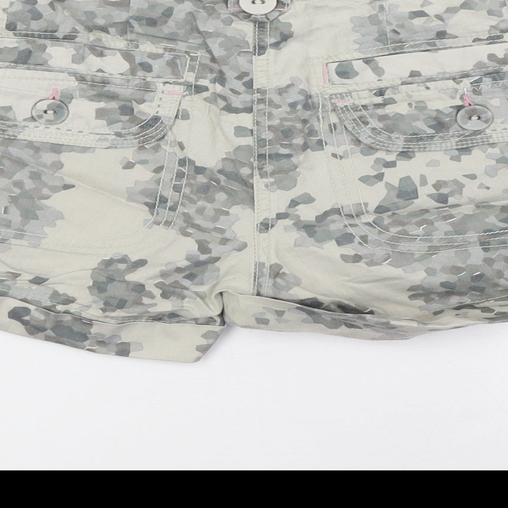 Casuals Womens Green Cotton Basic Shorts Size 14 L4 in Regular Zip - Turn Ups