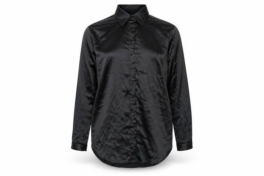 Front view of PRETTYLITTLETHING women’s black polyester basic button-up, size M, collared
