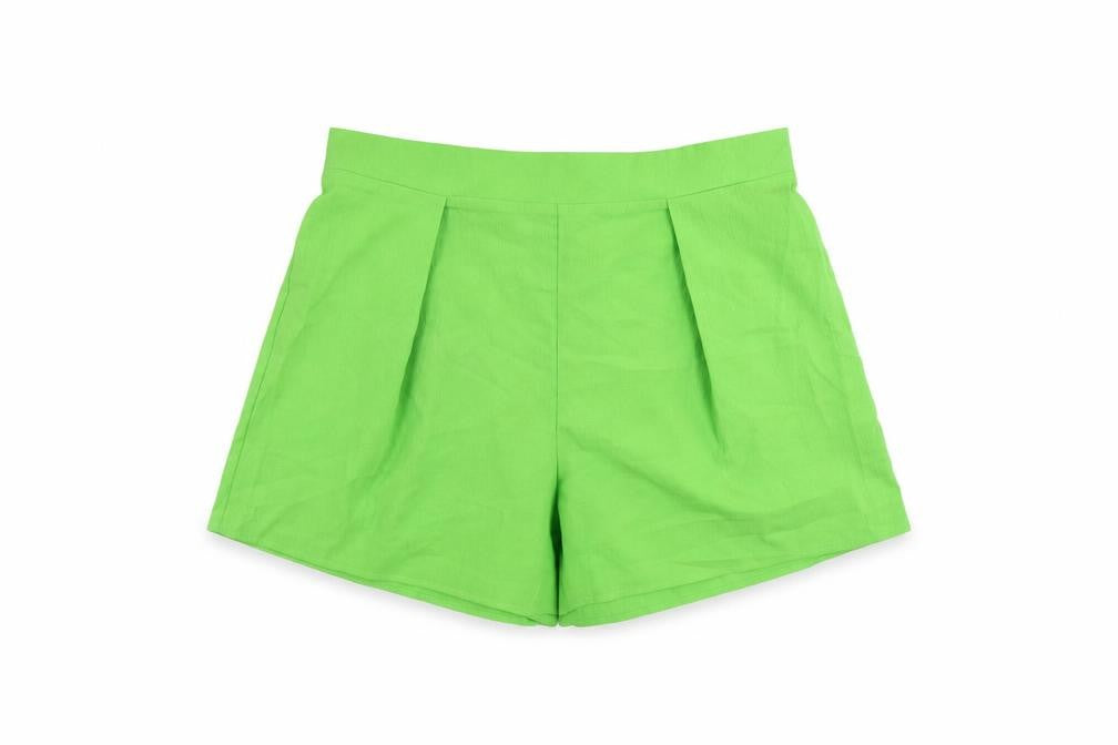 Front view of Della Mel women’s green polyester basic shorts, size L, 4-inch leg regular - elastic waist