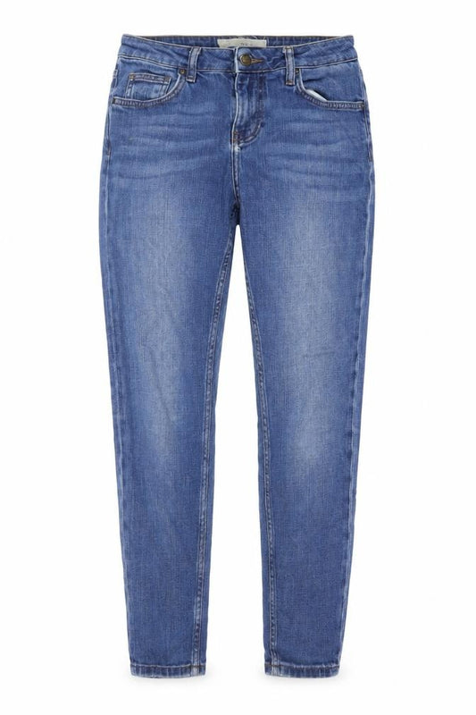 Front view of Topshop women’s blue cotton mom jeans, size UK 26, in, 26-inch leg regular button