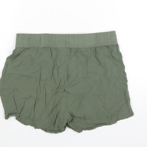 Hailys Womens Green Vinyl Basic Shorts Size M L3 in Regular Drawstring - Tassle Lace Trim