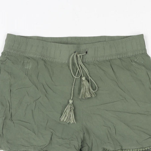 Hailys Womens Green Vinyl Basic Shorts Size M L3 in Regular Drawstring - Tassle Lace Trim