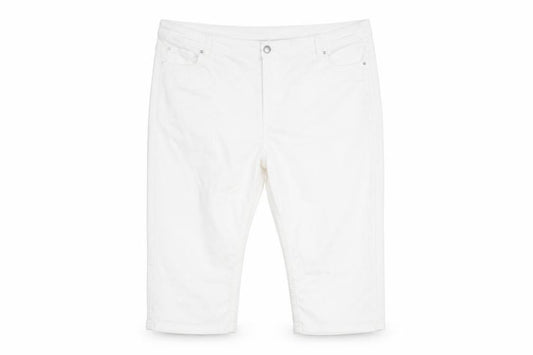 Front view of Simply Be women’s white cotton cropped jeans, size UK 44, in, 22-inch leg regular zip