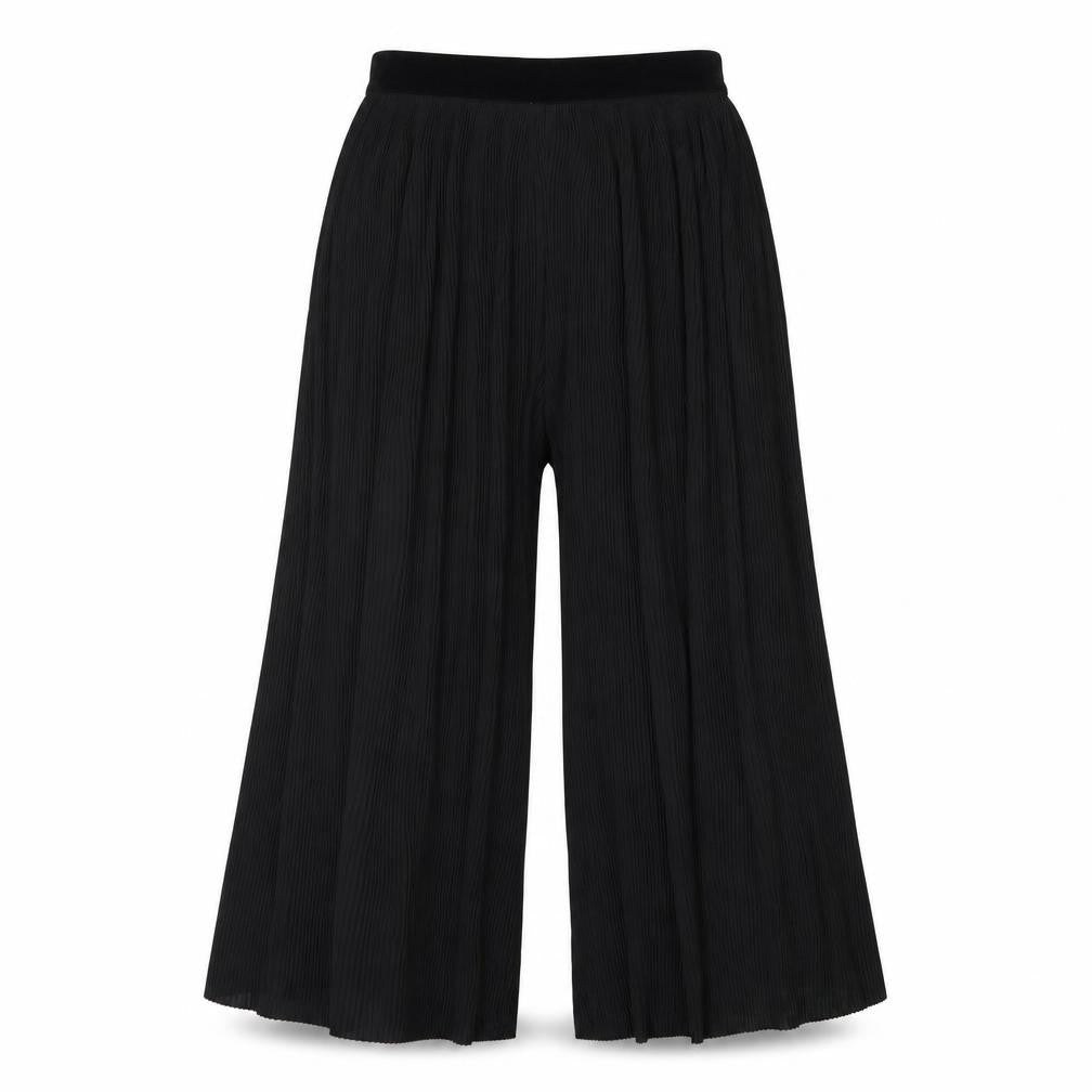 Front view of Zara women’s black polyester capri trousers, size M, 23-inch leg regular