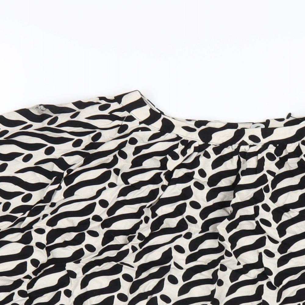Marks and Spencer Womens Black Geometric Viscose Basic T-Shirt Size 16 Round Neck