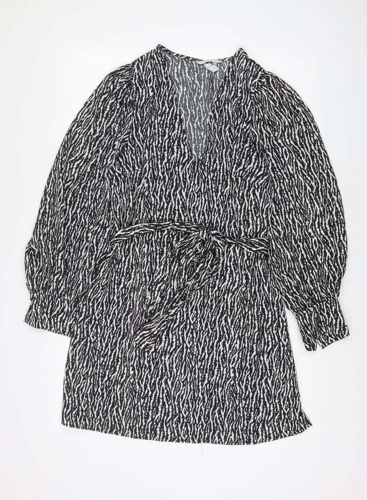 H&M Womens Black Animal Print Polyester A-Line Size M V-Neck Pullover - Belted